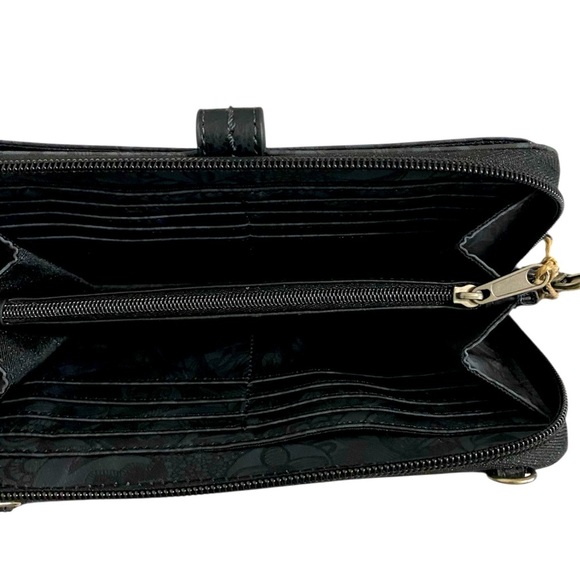 New Sakroots Wallet Smartphone Crossbody Wrislet Bag - Picture 9 of 9